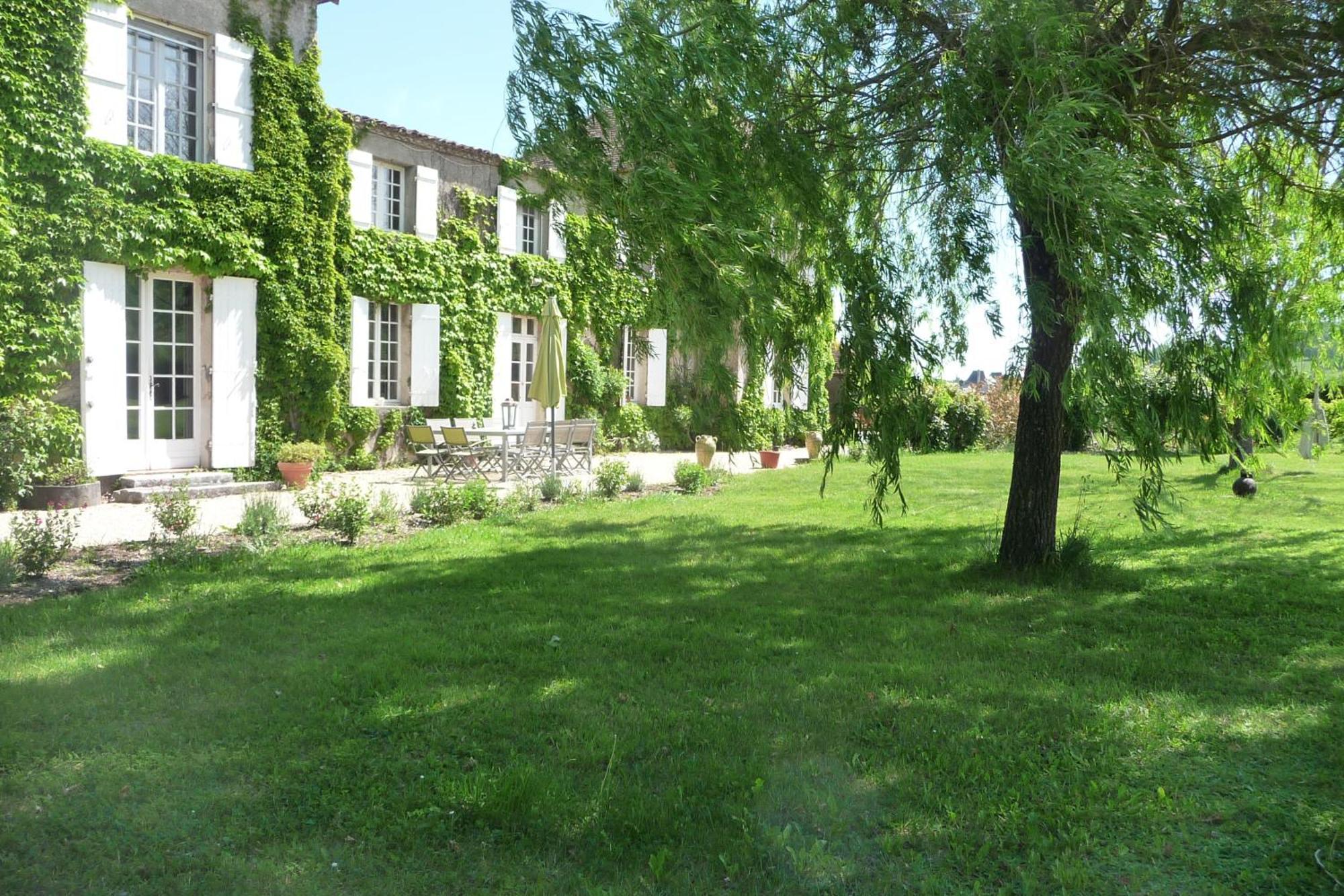 Domaine De La Queyssie Bed & Breakfast Saussignac Dış mekan fotoğraf